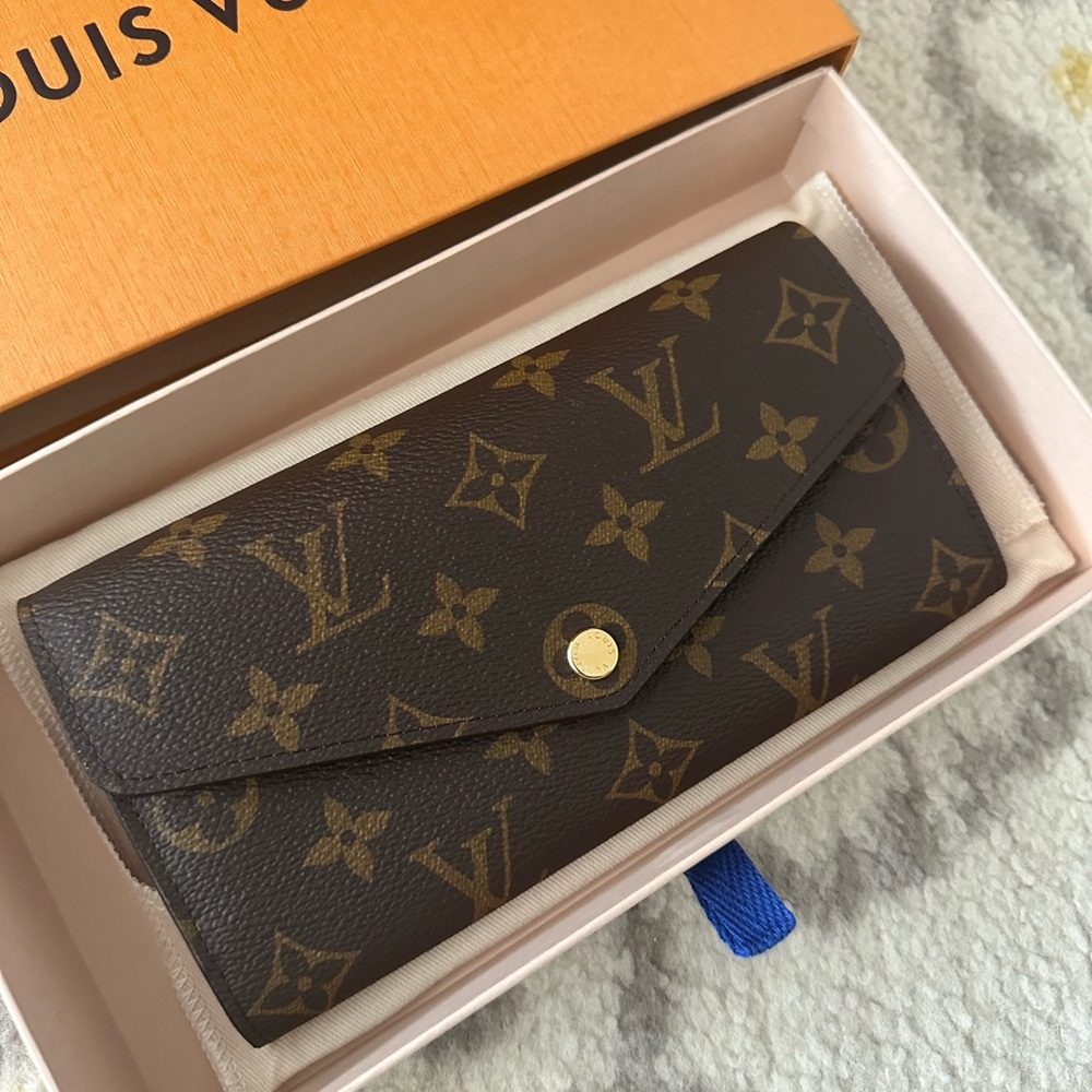 On Sale! Louis Vuitton Sarah Wallet in Monogram Fuschia